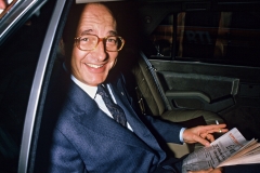 PARIS : Le nouveau Premier Ministre Jacques Chirac a la sortie de l'Hotel de ville