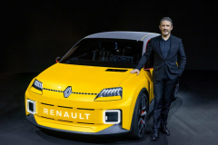 2021-Renault-5-Prototype-et-Gilles-VIDAL-designer-1000x679