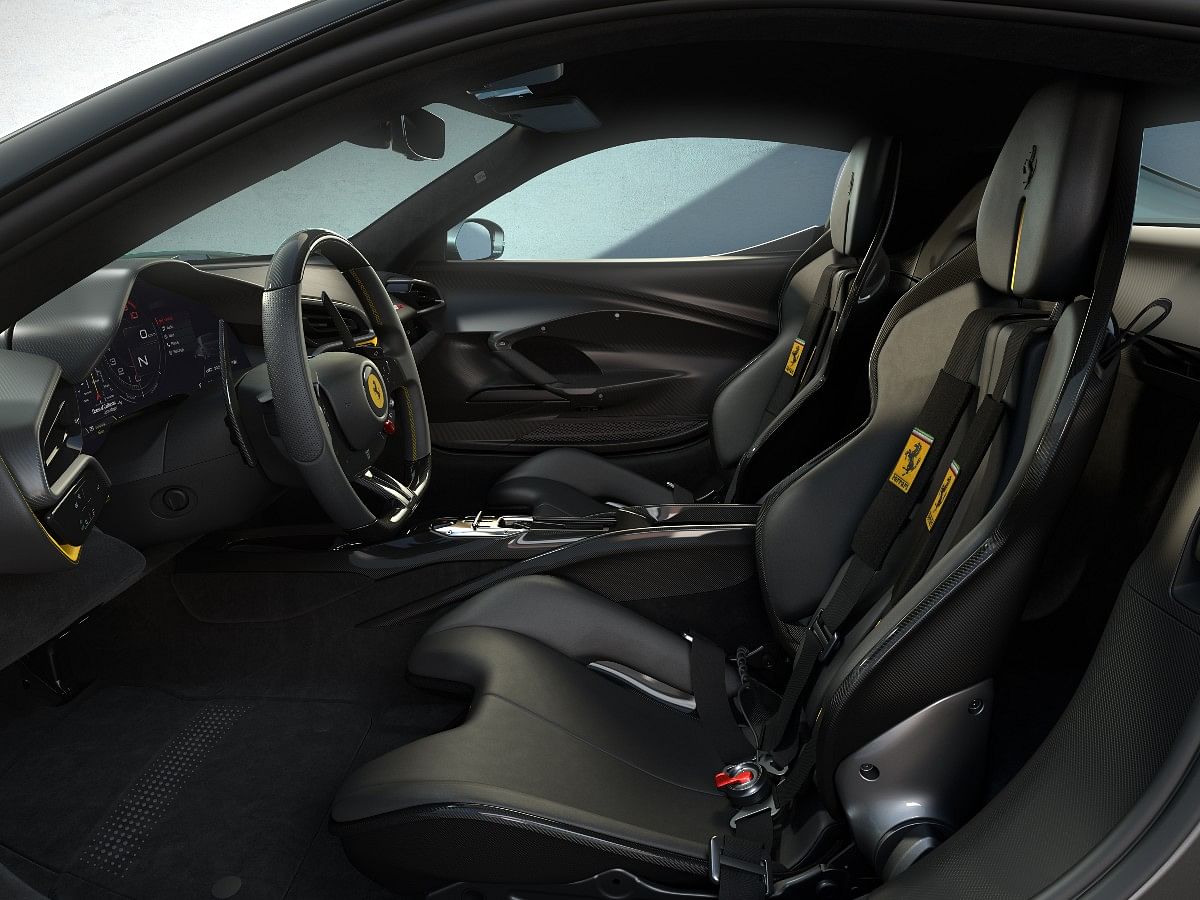evoindia_2021-06_827835cc-8128-40d6-b158-bded3fd304b8_04_296_GTB_Assetto_Fiorano_interior_side__1_