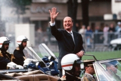 images_list-r4x3w1000-5d8db7ca9099b-jacques-chirac-adore-la-sm-presidentielle