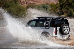 Land-Rover-Defender-110-2020-motorpoint43