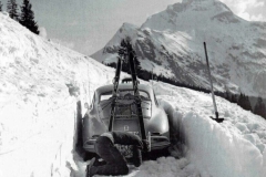 going-skiing-take-a-classic-porsche-356-1476934547706