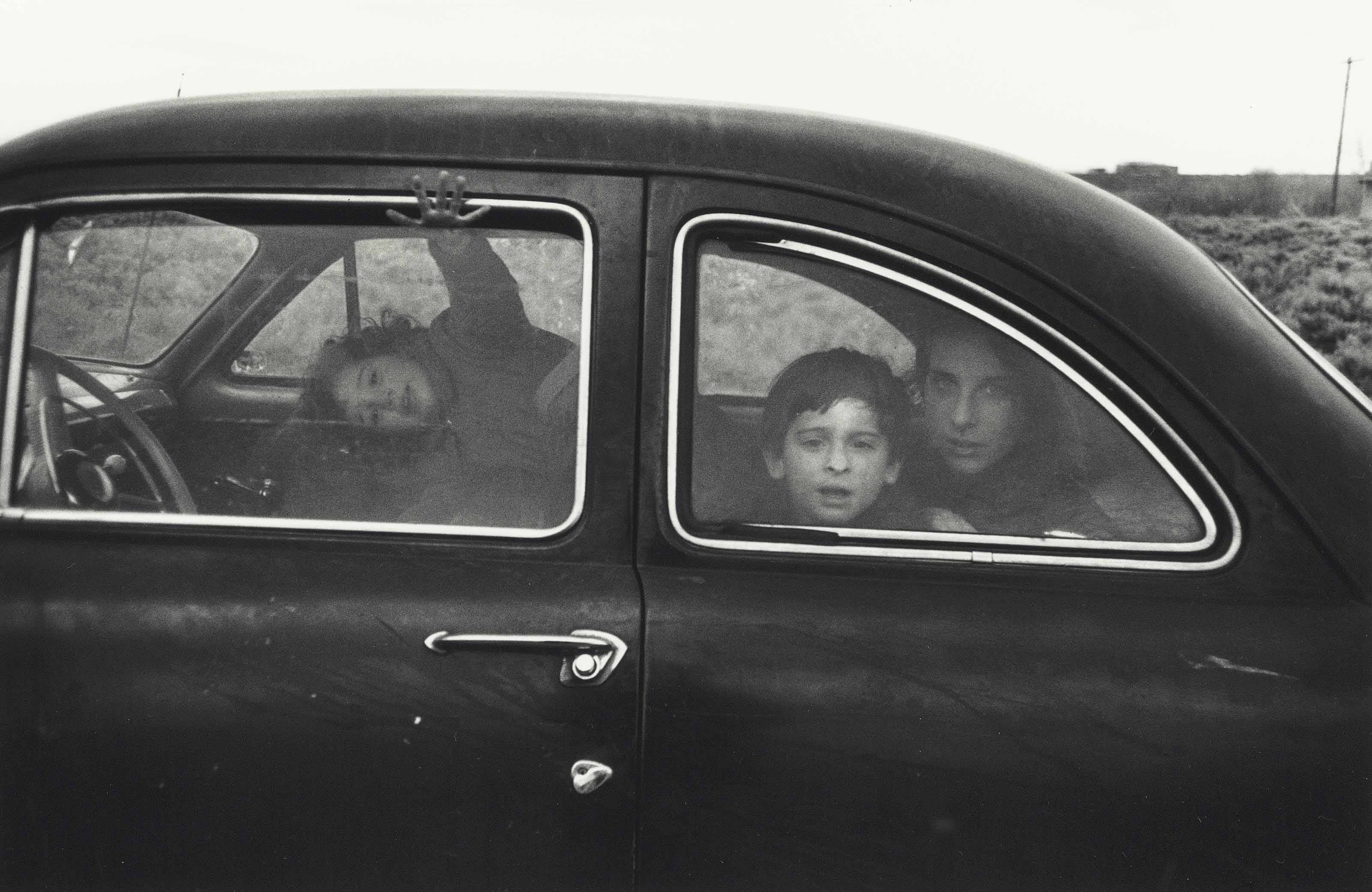 2014_NYR_02877_0146_000robert_frank_family_1956