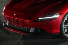 Fari-full-led-di-Ferrari-Roma